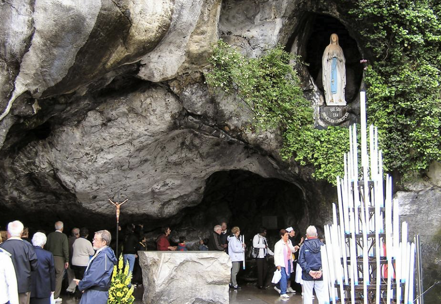 <b>Grotte des apparitions